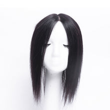Load image into Gallery viewer, Clip In Human Hair Silk Base Top Hairpiece, Women Crown Toupee for Thinning Hair Natural Black 7x10cm--مقطع في الشعر البشري قاعدة من الحرير هيربيسي ، شعر مستعار نسائي تاج لترقيق الشعر الطبيعي الأسود 7x10 سم