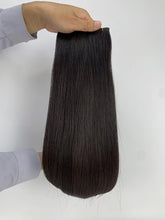 Load image into Gallery viewer, Hand Woven Invisible Seamless Human Hair  Tape In Extension  Nature Black   شريط شعر بشري غير ملحوم وغير مرئي منسوج يدويًا في امتداد طبيعي أسود
